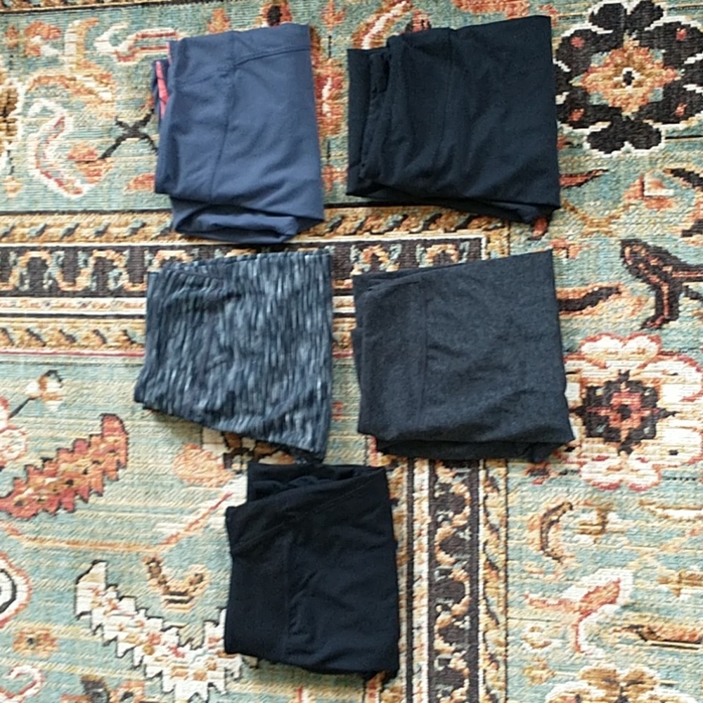 💲5 pair bundle of Nordstrom Zella leggings ❤️ 💲